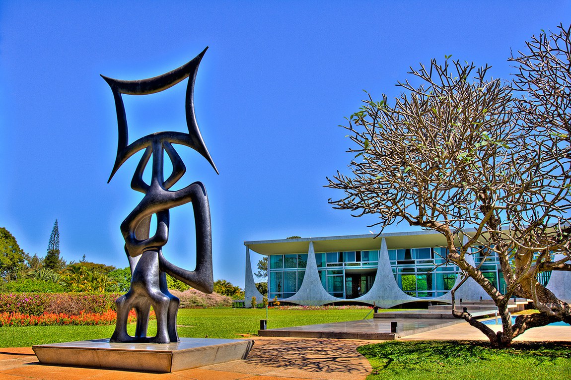 O Projeto Arquitetônico do Palácio da Alvorada: Símbolo do Modernismo Brasileiro