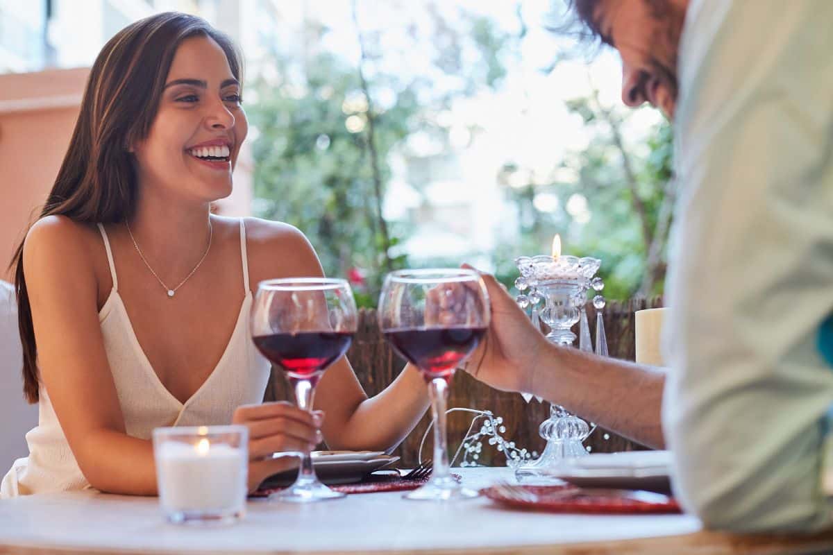 Criando um Ambiente Romântico: Decoração para Jantares a Dois em Casa 1 Criando um Ambiente Romântico: Decoração para Jantares a Dois em Casa