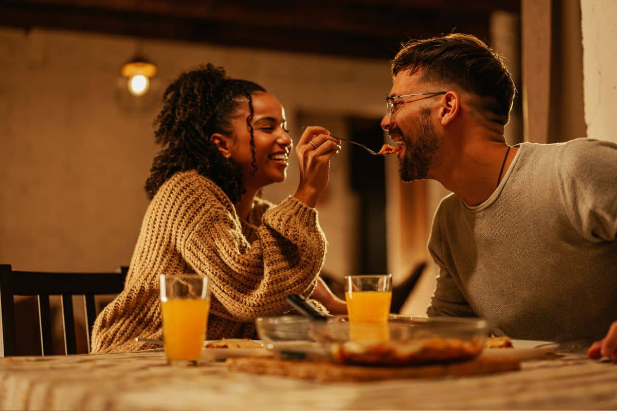 Criando um Ambiente Romântico: Decoração para Jantares a Dois em Casa 3 Criando um Ambiente Romântico: Decoração para Jantares a Dois em Casa