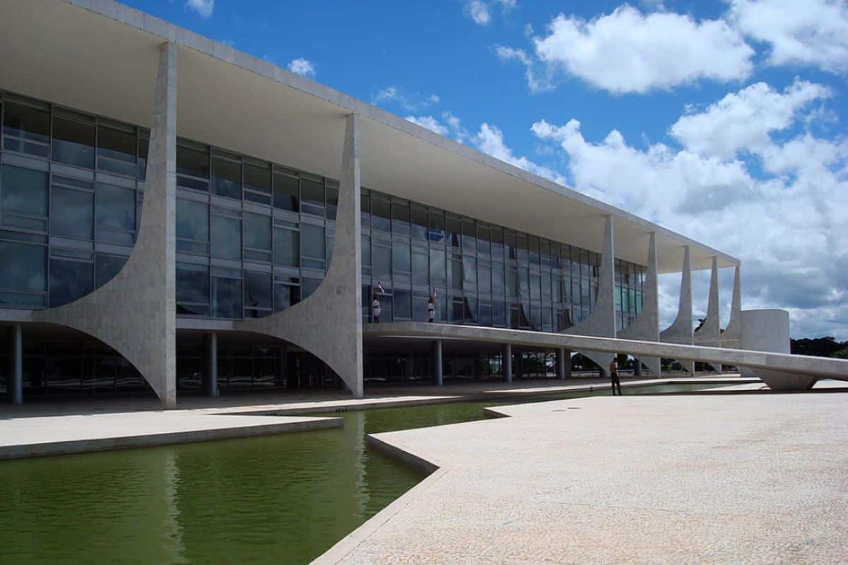 Como A Arquitetura Do Palácio Do Planalto Representa O Modernismo