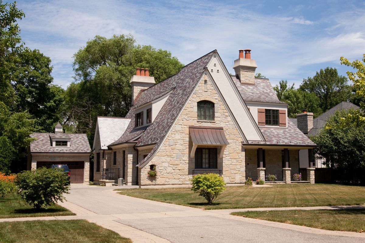 Por Que Não Construímos Como os Americanos? As Diferenças de Métodos Construtivos entre as Casas Americanas e as Brasileiras 5 Por Que Não Construímos Como os Americanos? As Diferenças de Métodos Construtivos entre as Casas Americanas e as brasileiras: