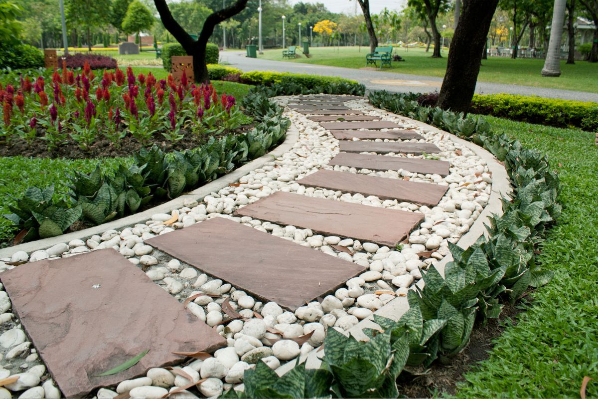 Caminhos Mágicos: Criando Trilhas e Percursos Utilizando Pisantes Para Jardim! 6 Caminhos Mágicos: Criando Trilhas e Percursos Utilizando Pisantes Para Jardim!