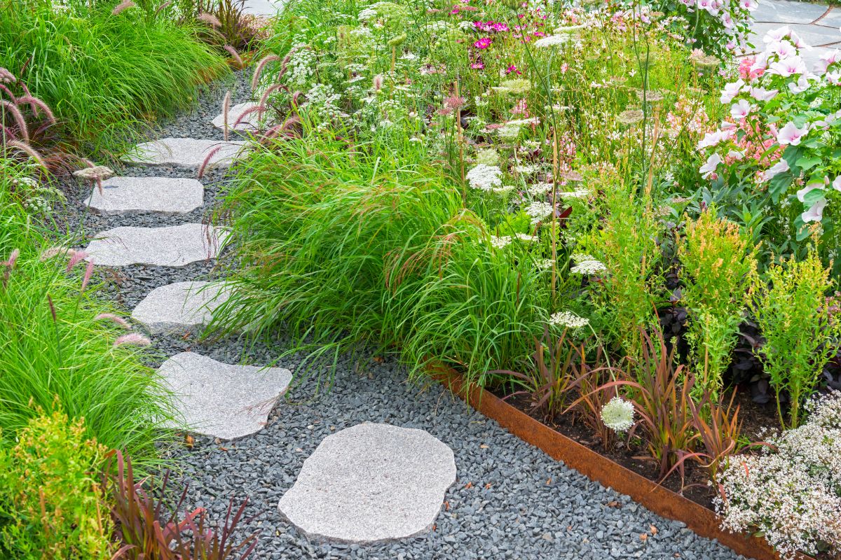Caminhos Mágicos: Criando Trilhas e Percursos Utilizando Pisantes Para Jardim! 1 Caminhos Mágicos: Criando Trilhas e Percursos Utilizando Pisantes Para Jardim!