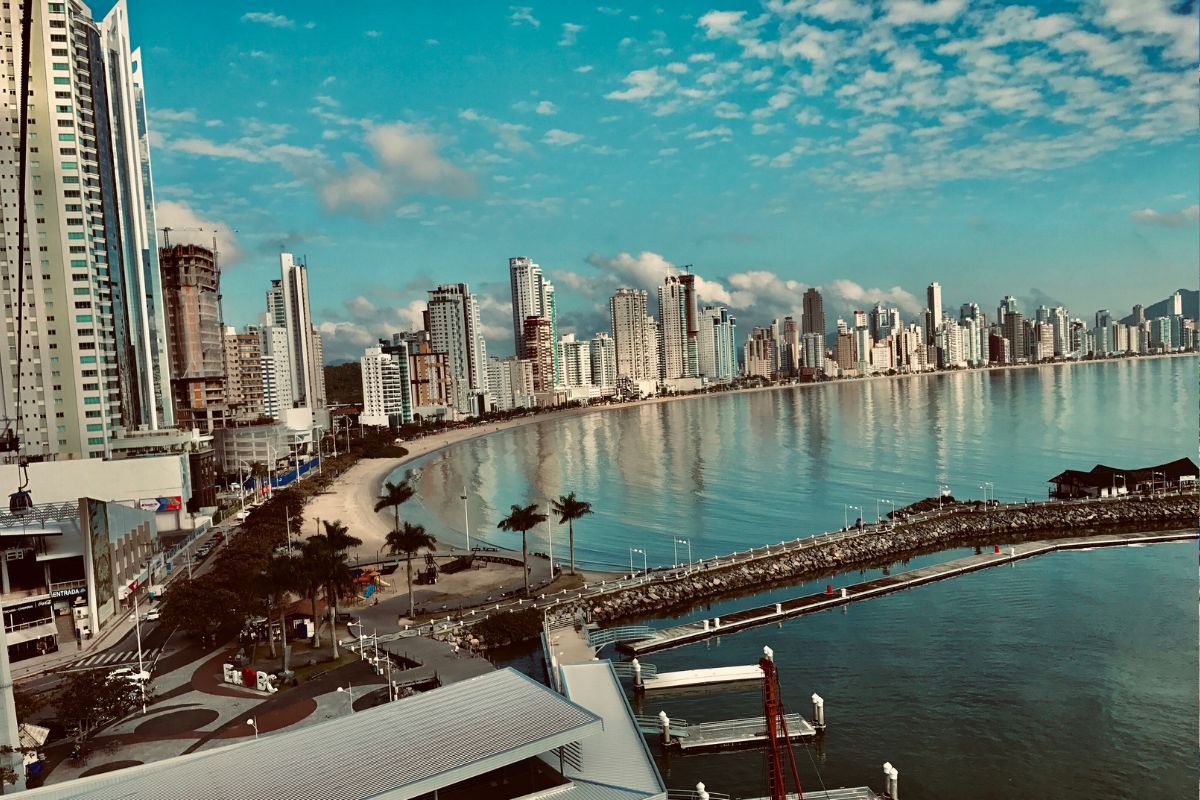 Por que Florianópolis é Considerada a Cidade Mais Sustentável do Brasil? 2 Por que Florianópolis é Considerada a Cidade Mais Sustentável do Brasil?