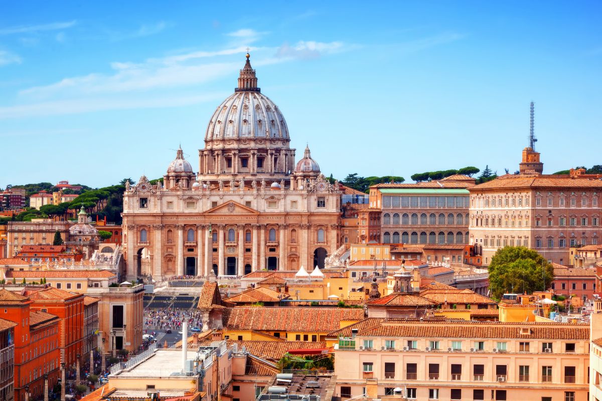 De Aparecida a Roma: A Arquitetura da Basílica de Aparecida e a Basílica de São Pedro!