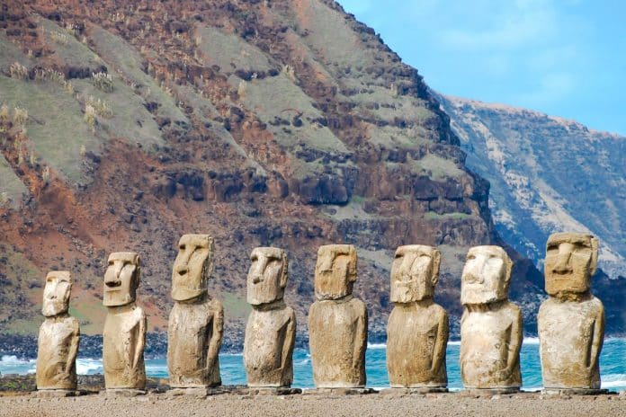 Os Moais da Ilha de Páscoa: Gigantes de Pedra e o Enigma de Sua Construção!