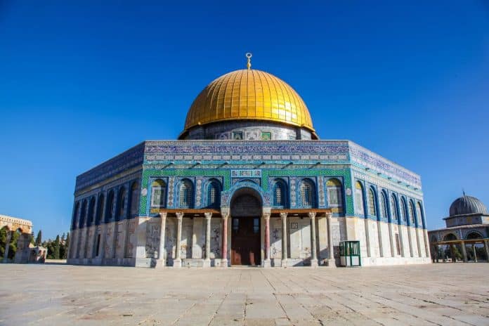 Caminhos pela História: Explorando os Monumentos Arquitetônicos de Israel!