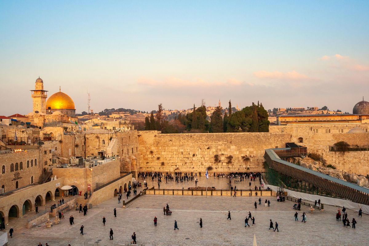Caminhos pela História: Explorando os Monumentos Arquitetônicos de Israel! 1 Jerusalém: A Cidade Sagrada e Seus Milênios de História!