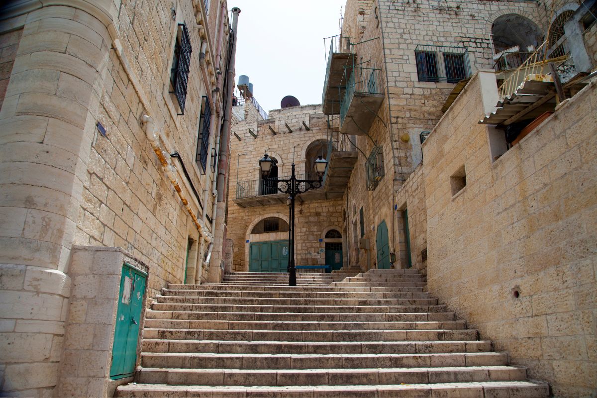 Descubra a Palestina: Uma Jornada pela História e Arquitetura!