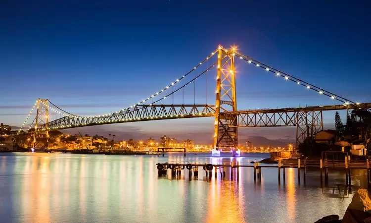 As 5 pontes mais deslumbrantes do Brasil para explorar e se encantar 2 Ponte Hercílio Luz