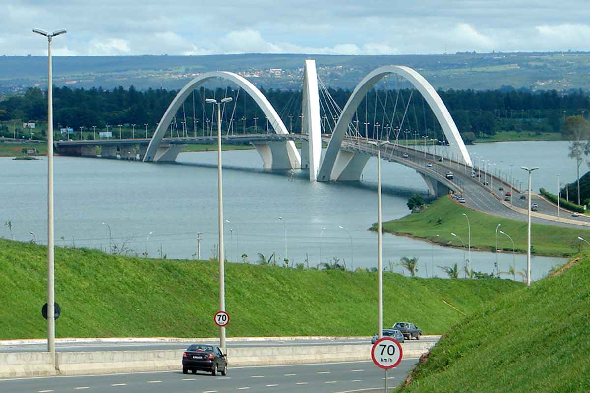 As 5 pontes mais deslumbrantes do Brasil para explorar e se encantar 3 Ponte Juscelino Kubitschek