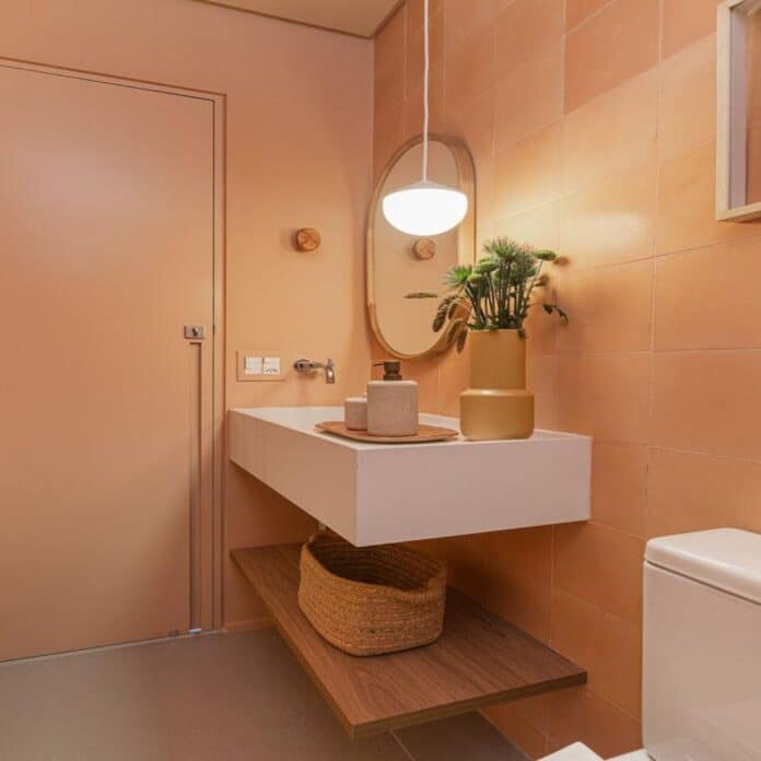 Elegante cuba esculpida para banheiro, uma peça única de design artístico.