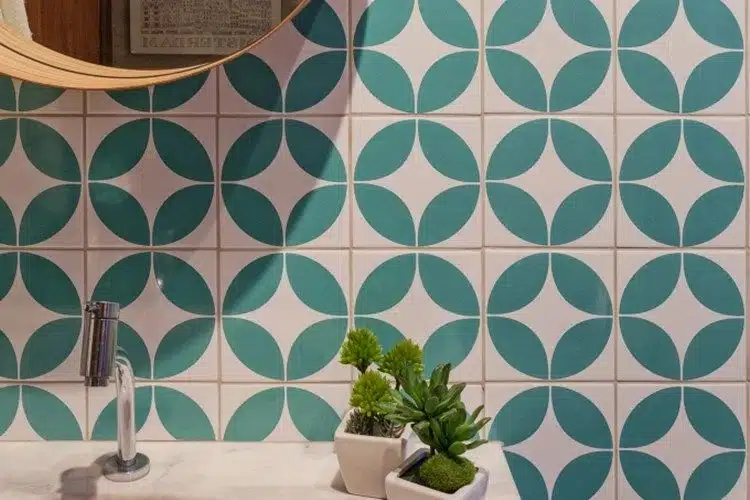 Banheiro retrô: Explore 40 ideias e crie um espaço cheio de charme e nostalgia. Veja como fazer! 10 Azulejos retrô para banheiro.