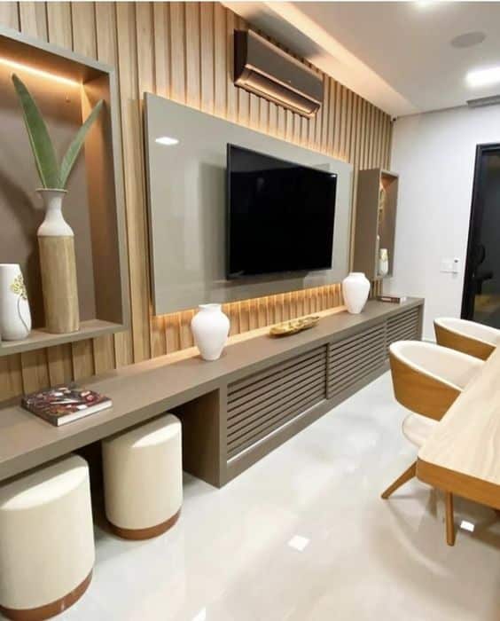 Inspire-se com mais de 40 Ideias de Decoração para Sala de TV 7 8. E é claro, podemos incluir esse item em diferentes tonalidades, já que a madeira natural nos permite contar com essas variações para corresponder a ideia que temos para decorar.