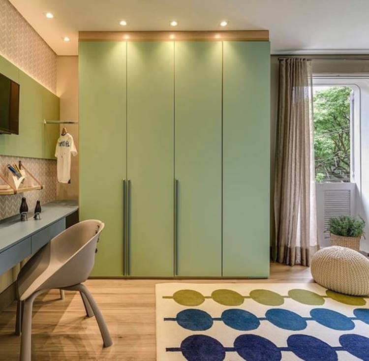 15 Modelos de Guarda-Roupa Planejado para Quartos Pequenos que Inspiram 13 Guarda-roupa planejado colorido, ideal para quem gosta de cor.