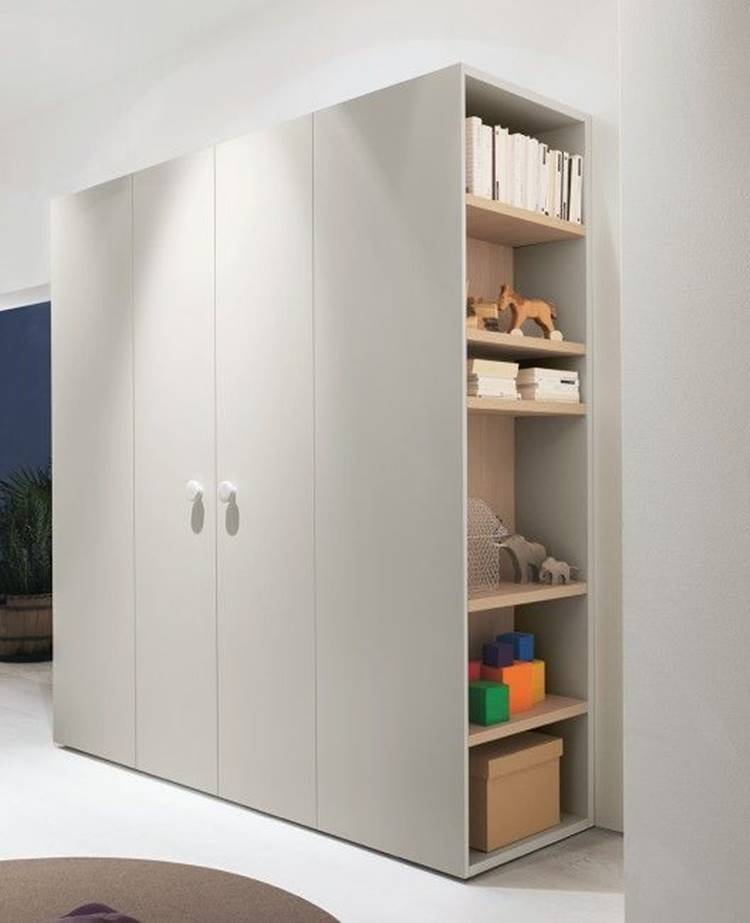 15 Modelos de Guarda-Roupa Planejado para Quartos Pequenos que Inspiram 16 Guarda-roupa planejado com lateral de nichos, une funcionalidade e estilo.