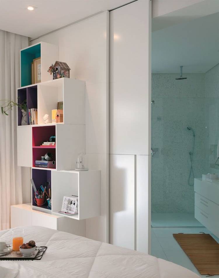 13 Modelos de Porta para Quarto que Você Vai Amar 15 Outro exemplo de porta de correr perfeita para um quarto.