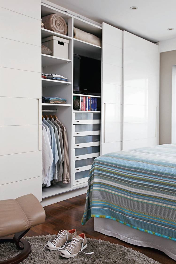 15 Modelos de Guarda-Roupa Planejado para Quartos Pequenos que Inspiram 4 Exemplo de um guarda-roupa projetado personalizado.