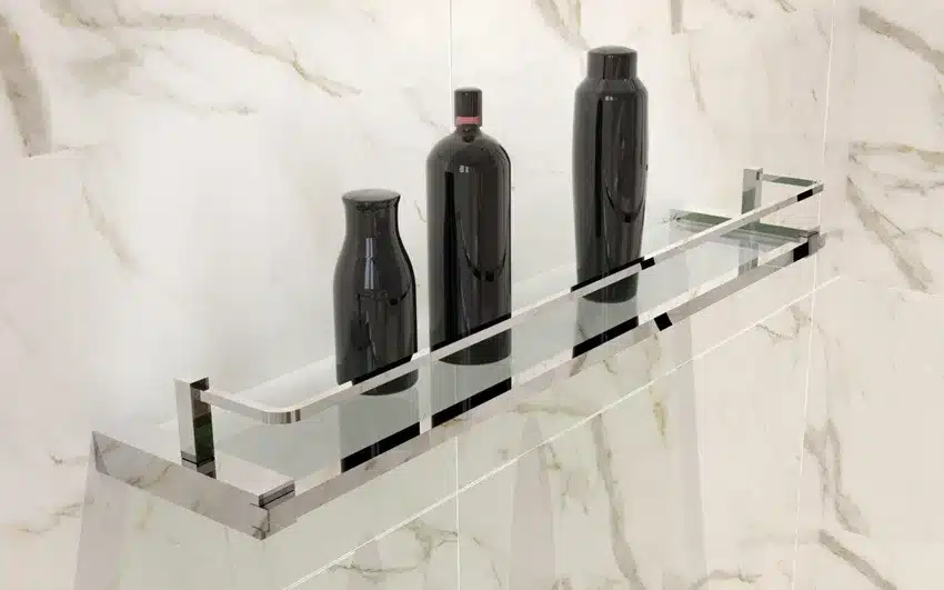 5 Acessórios Inteligentes para Banheiro: Transforme Seu Espaço com Escolhas Certas 5 Porta-shampoo de metal