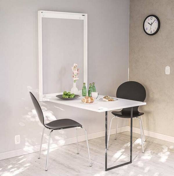 12 Tipos de Mesa Dobrável para Espaços Pequenos e Funcionais 9 Essa mesa de ferro dobrável é super resistente e bonita.