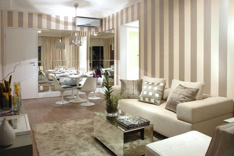 Como esse é um espaço comum e também uma das primeiras áreas de contato com a casa, é um espaço onde devemos investir em decoração, focando sobretudo na beleza e conforto.