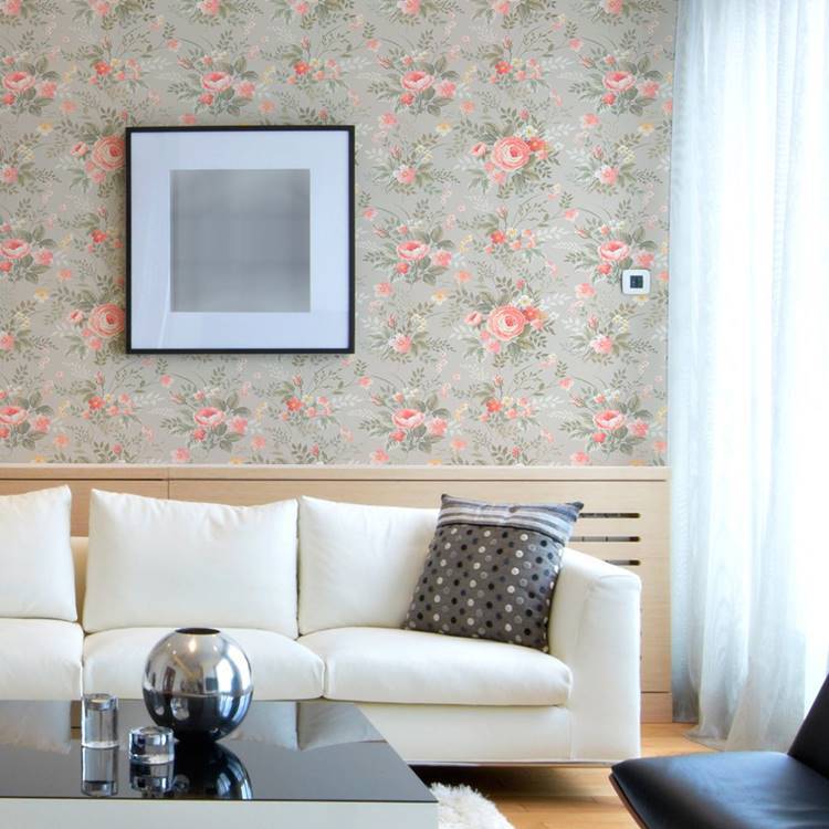 Para quem procura inspiração de papel de parede floral trouxemos essa ideia, que funciona em áreas como a sala de estar.