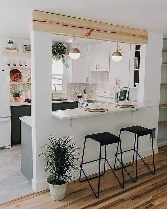 12 Ideias para Cozinha com Copa Integrada que Você Vai Amar 3 Presença comum de bancada com cadeiras ou bancos altos.