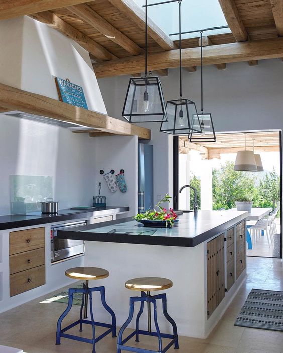 15 Ideias Inovadoras para Cozinha de Alvenaria 11 Imagem 11: Cozinha de alvenaria com ilha, ideal para espaços grandes.