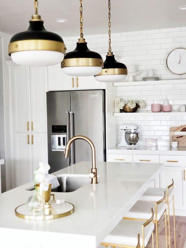 13 Ideias para Cozinhas de Luxo que Você Vai Amar 8 Luminárias modernas arrasam na decoração.