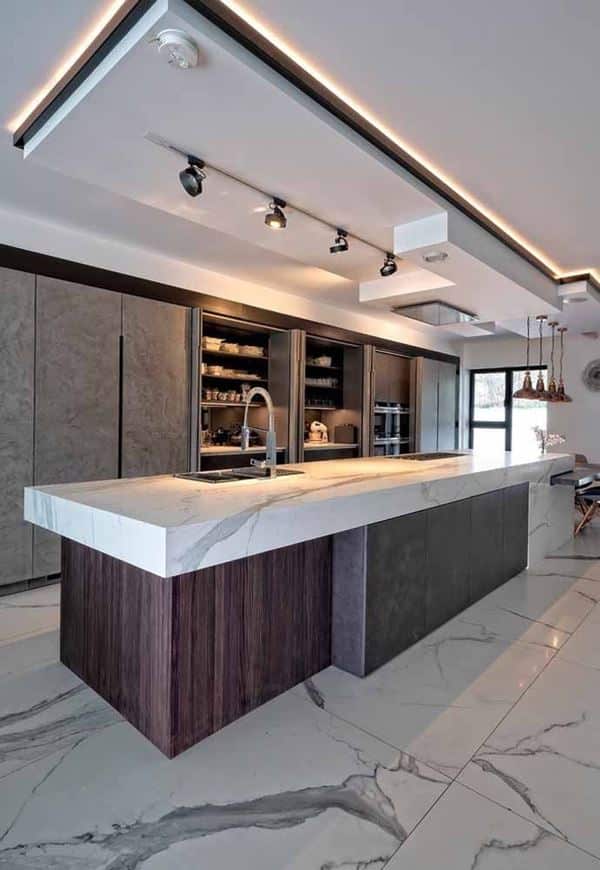13 Ideias para Cozinhas de Luxo que Você Vai Amar 9 Uma iluminação bem planejada valoriza qualquer cozinha.