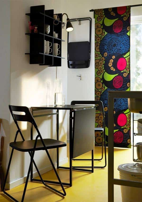 12 Tipos de Mesa Dobrável para Espaços Pequenos e Funcionais 17 Que tal essa mesa de ferro dobrável com suporte na parede?