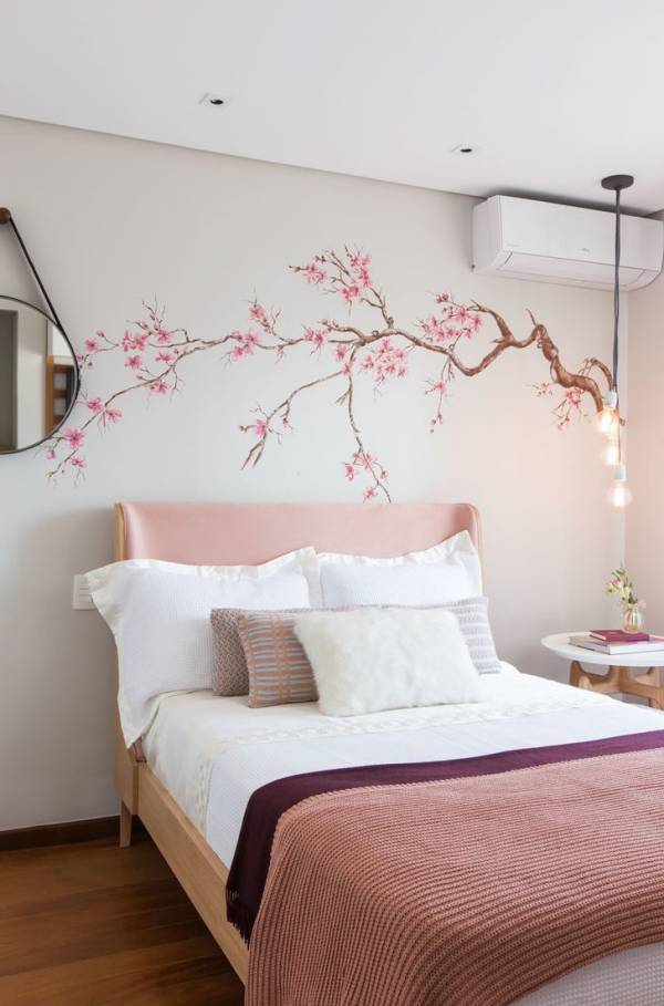 Modelos de Pendente para Quarto: dicas e mais de 50 ideias. 3 Em formato de lâmpada, esse tipo de pendente dá um toque moderno.