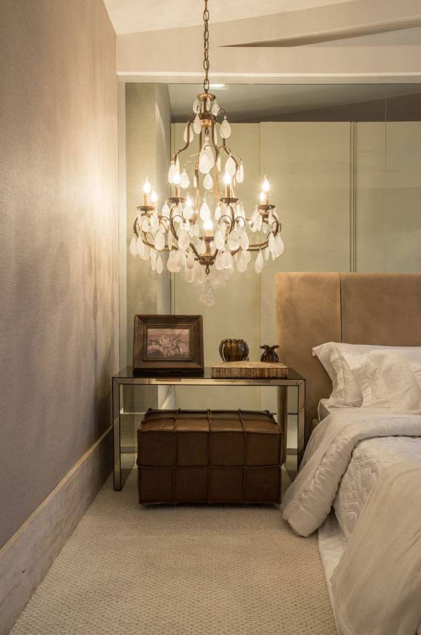 Modelos de Pendente para Quarto: dicas e mais de 50 ideias. 10 Hoje as luminárias clássicas utilizadas na sala, são tendência para decoração do quarto.