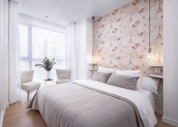 Modelos de Pendente para Quarto: dicas e mais de 50 ideias. 18 É importante que o pendente tenha uma altura adequada para que a decoração seja harmônica.