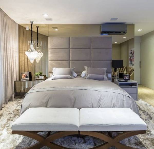 Modelos de Pendente para Quarto: dicas e mais de 50 ideias. 8 Um lustre maior dá requinte ao quarto do casal, podendo ser utilizado apenas um lado.