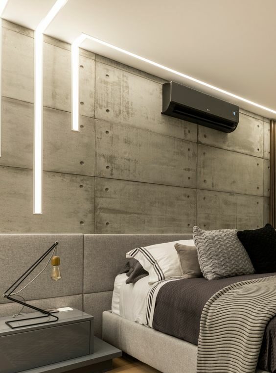 12 Ideias de Placa Cimentícia para uma Decoração Sofisticada 15 Quarto moderno com parede de placa cimentícia, leds contínuos dando um toque urbano industrial.