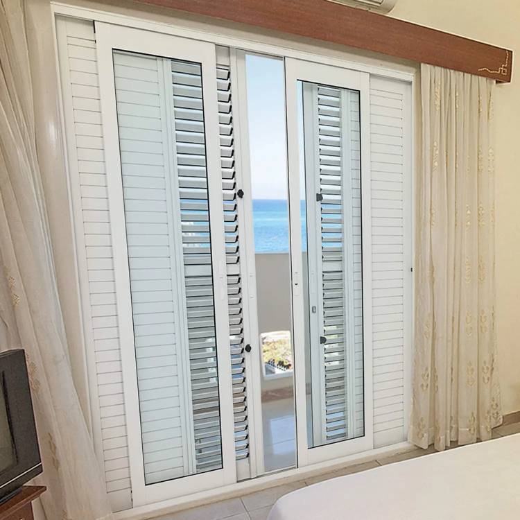 13 Modelos de Porta para Quarto que Você Vai Amar 7 Porta balcão, um modelo mais caro, mas super bonito e resistente.