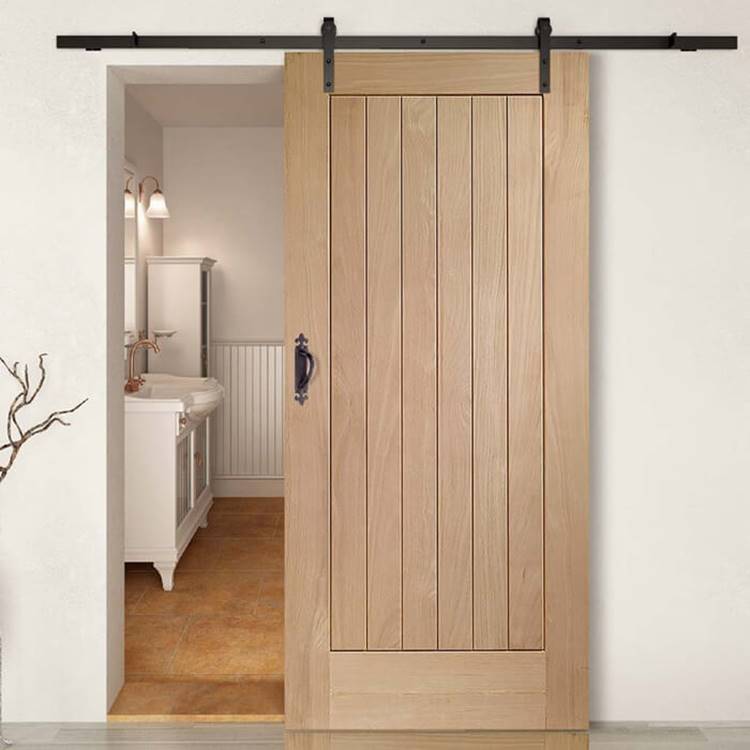 13 Modelos de Porta para Quarto que Você Vai Amar 1 Modelo de porta de correr para quarto em madeira, trazendo leveza ao local.