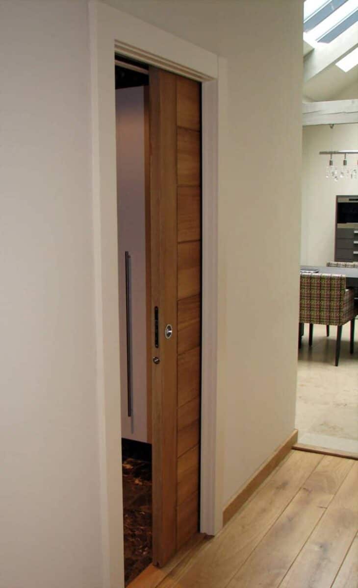 13 Modelos de Porta para Quarto que Você Vai Amar 6 Outro modelo de porta de correr para quartos pequenos.