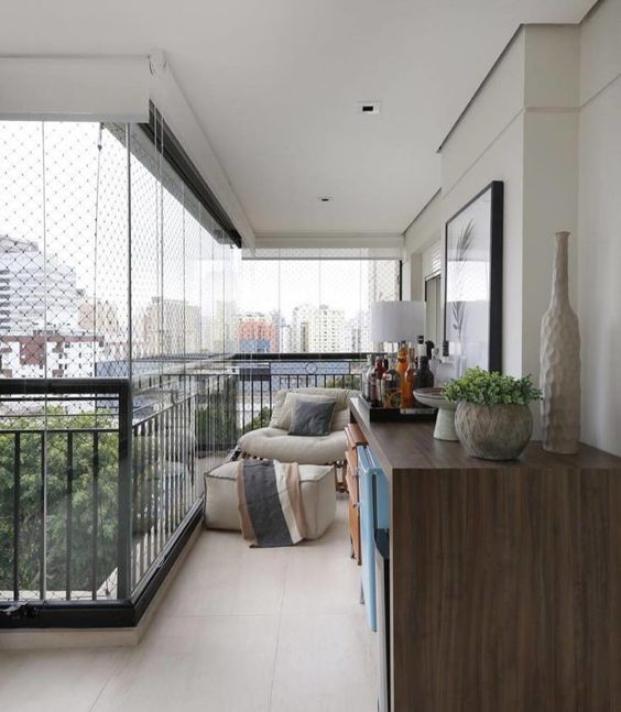 Boa opção para quem mora em apartamento e deseja ter um isolamento acústico no lar, evitando barulhos externos e mantendo boa relação com os vizinhos