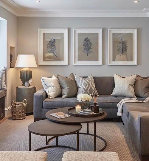 15 Ideias de Salas de TV Decoradas que Você Vai Adorar 9 Sensação de aconchego e paz na sala decorada em tons de cinza.