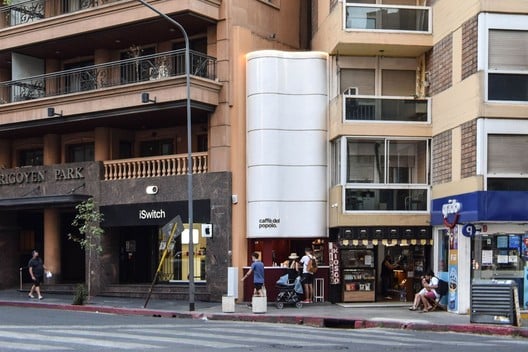 Projetos de pequenos cafés: 20 exemplos com plantas e cortes - Imagem 2 de 89