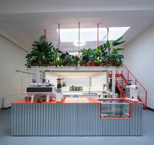 Projeto de cafeteria: como fazer e inspirações reais. 10 Projetos de pequenos cafés: 20 exemplos com plantas e cortes - Imagem 10 de 89