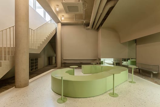 Projetos de pequenos cafés: 20 exemplos com plantas e cortes - Imagem 4 de 89