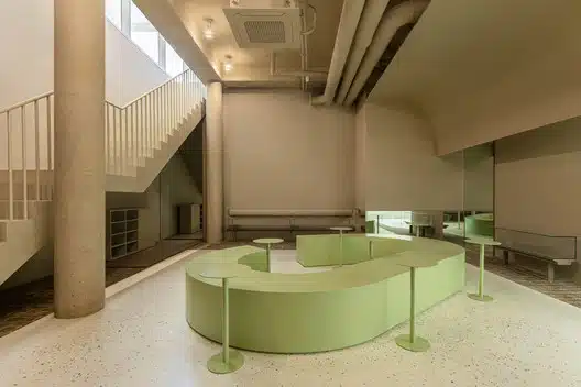 Projeto de cafeteria: como fazer e inspirações reais. 4 Projetos de pequenos cafés: 20 exemplos com plantas e cortes - Imagem 4 de 89