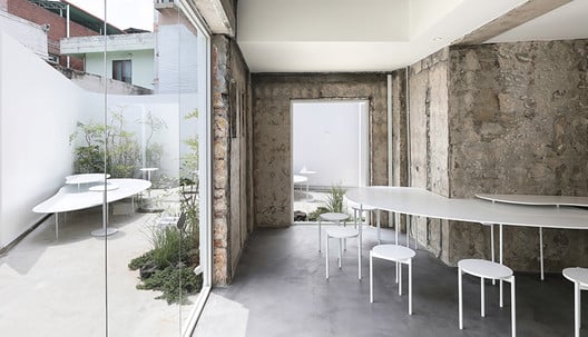 Projetos de pequenos cafés: 20 exemplos com plantas e cortes - Imagem 3 de 89