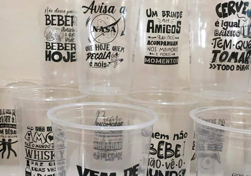 Festa de Aniversário Simples: Ideias Criativas para Celebrar com Estilo 4 Copos descartáveis personalizados