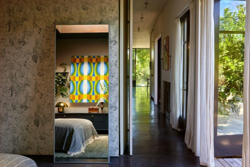 Arquitetos transformam casa em refúgio iluminado e acolhedor. 3 O casal decidiu substituir a construção original por uma nova estrutura de dois andares.