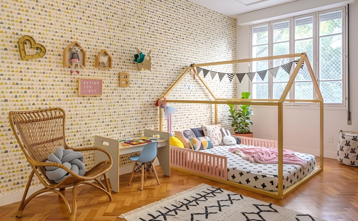 Cama montessoriana: identificação do móvel essencial para o quarto montessoriano.
