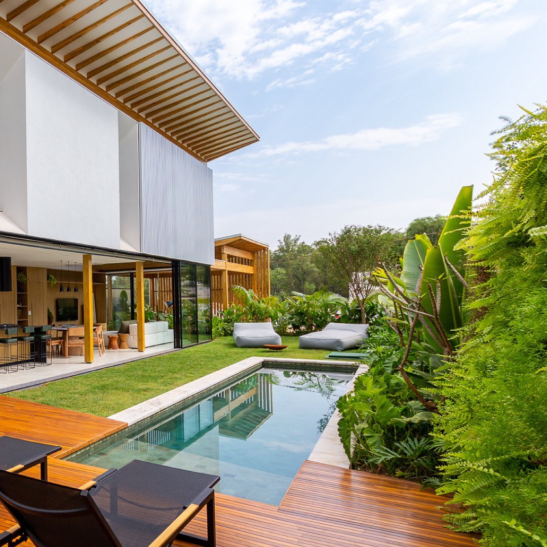 Dicas essenciais para planejar casas com piscina 9 foto de casas com piscina